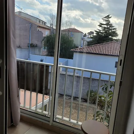 Emilie بالاروك ليه بان